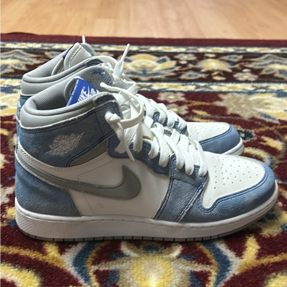 Jordan 1 Hyper Royale